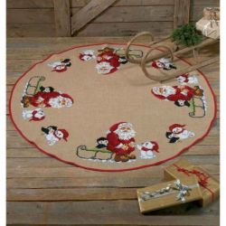 Borduurpakket kerstboomkleed kerstman op noordpool Permin 45-7269