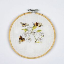 Borduurpakket 3 Bee's and Blossom Dutch Stitch Brothers 041A