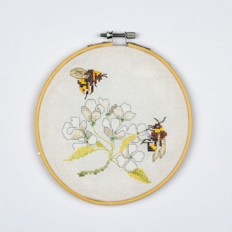 Borduurpakket 2 Bee's and Blossom Dutch Stitch Brothers 042A