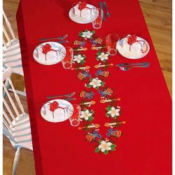 Borduurpakket Tafellaken bloemen-klokken en kaarsen Eva Rosenstand 12-240