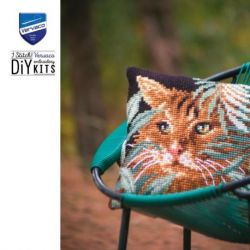 Kruissteekkussen kit Kat tussen bladeren