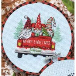 Borduurpakket Red Truck Gnomes D72-09006