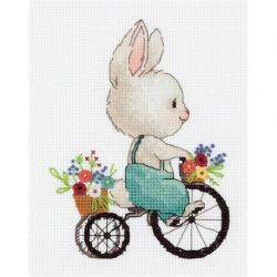 Borduurpakket KLART "Bunny on a bicycle" PANNA 8-521